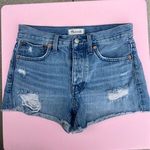 Madewell relaxed denim shorts size 24 distressed woman’s buttons